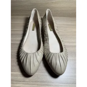 Louise et Cie Ashlin Beige Leather Pleated Ballet Flats Pointed Toe Box Size 37 thumbnail 3