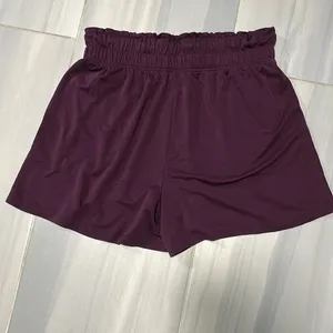Fabletics shorts thumbnail 2