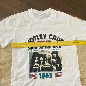 Source Unknown White Cotton American Classics Motley Crue Shout at the Devil 1983 Tour Shirt S thumbnail 4
