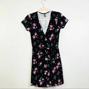 H&M Divided Faux Wrap‎ Dress Black Floral Short Sleeve Size 2 thumbnail 2