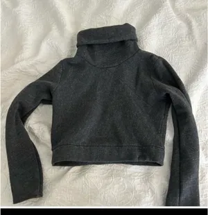 Alo Yoga Turtleneck thumbnail 1