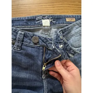 Silver Jeans Tuesday Low Rise Capri Size W29 Summer‎ Travel Vacation Denim City thumbnail 8