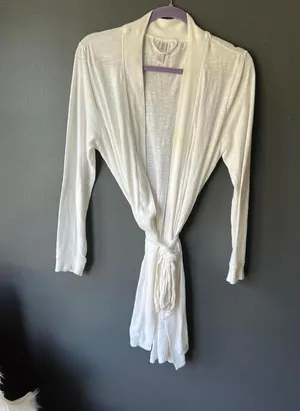 Gillian O'Malley White Lightweight Robe with Tie Belt, Size M thumbnail 1