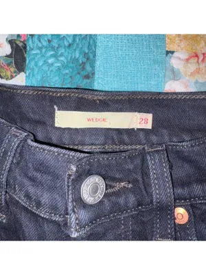 Levi's Wedgie Fit Black Denim Shorts Woman’s Size 28 Summer Denim thumbnail 5