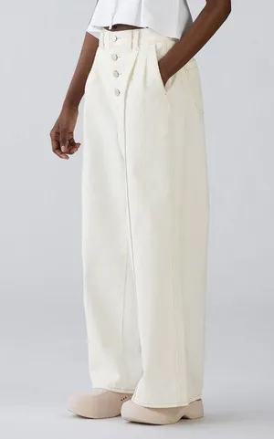 Rokh x GU (Uniqlo) Wide Button Cotton Jeans in Off White thumbnail 1