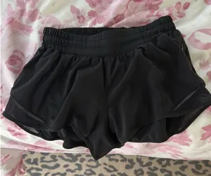 Lululemon Shorts Hotty Hot 2.5" Low-Rise thumbnail 1