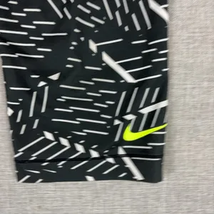 Nike‎ Pro Leggings Womens M Black Geometric Capri Compression Yoga Gym Pants thumbnail 3