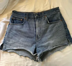 Abercrombie The Mom Short High Rise thumbnail 1