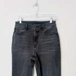 [American Eagle Outfitters] Washed Black High Rise Tapered Stretch Mom Jeans 6 thumbnail 3