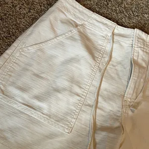 Vince cream pocket shorts thumbnail 4