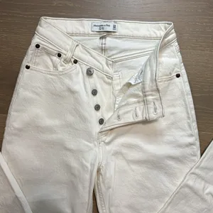 Abercrombie ‘The Dad High Rise’ Curve Love Jeans size 24L / 00L thumbnail 4