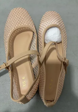 Sandals Tan Size 6 thumbnail 1