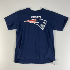 New England Patriots T-Shirt Mens Large Blue Majestic Football NFL Graphic Tee thumbnail 1