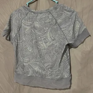 Lululemon T-shirt thumbnail 2
