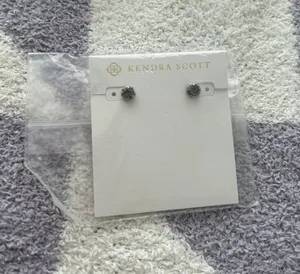NWT Kendra Scott Earrings  thumbnail 1