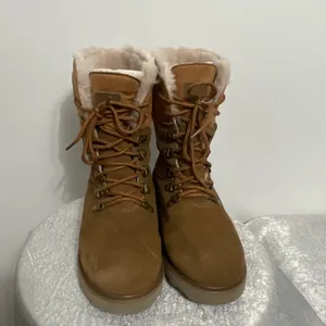 Bearpaw Kayla II Waterproof Suede Boots with Sheepskin Lining – Size 7(B35)✨✨ thumbnail 4