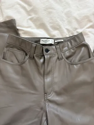 Abercrombie 90’s Relax High-Rise Vegan Pants thumbnail 2