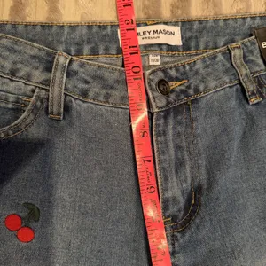 Ashley Mason Premium Baggy Jeans Womens 11/30 Light Wash Cherry Embroidered Y2K‎ thumbnail 8