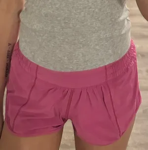 Lululemon Hotty Hot Shorts 2.5" Low-Rise thumbnail 5