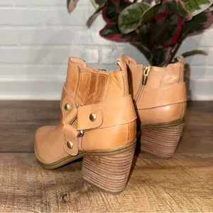 Vince Camuto Berindal Tan Leather Heeled Ankle Booties thumbnail 4