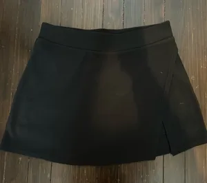 Black athletic skirt Size XL thumbnail 1