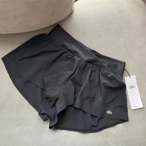 Alo Yoga V-Cute Running Short Black M thumbnail 2