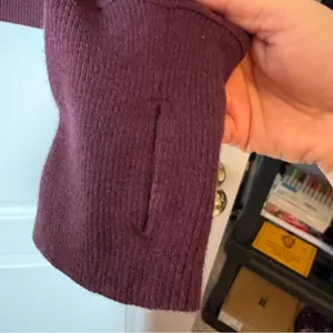 Lululemon Scuba Hoodie II. Size 8 Great Pre-loved Condition, VINTAGE Circa 2014 thumbnail 3