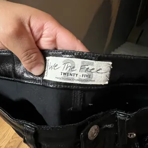Free People‎ Phoenix Coated Button Fly Skinny Jeans in Liquid Black size 25 thumbnail 5