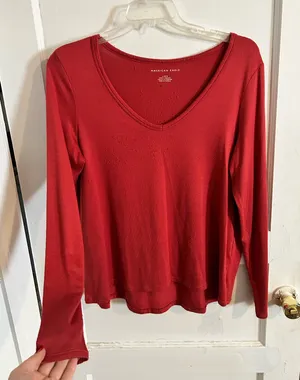 American Eagle Top Red V-Neck  thumbnail 1