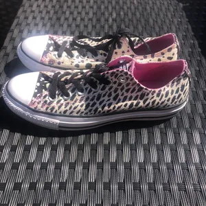 Converse Chuck Taylor All Star Sneakers Low-Top White Black Spotted thumbnail 2