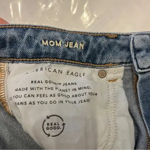 American Eagle Stretch Mom Jean Blue size 4 Long semi distressed look thumbnail 7