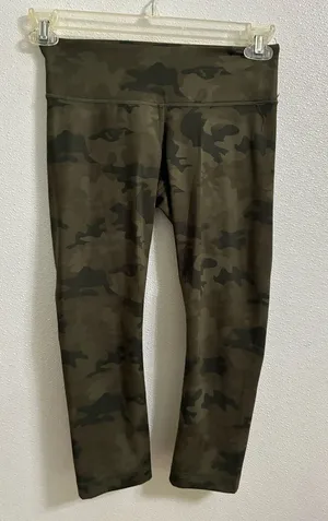 Lululemon Camo Leggings - Olive Green size 4 thumbnail 1