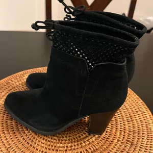 Crown Vintage Black Suede Ankle‎ Booties Size 7 thumbnail 8