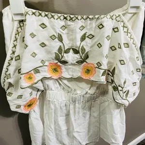 Gimmicks BKE Embroidered Floral Off‎ The Shoulder Top. Size Small thumbnail 5