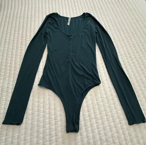 Free People Green Snap Henley Bodysuit Long Sleeve Sz XS Extra Small thumbnail 1