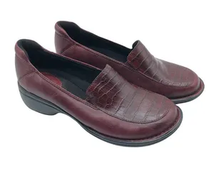 Clarks Artisan Womens Loafer Shoes Red Leather Slip On Crocodile Embossed 7 M thumbnail 1