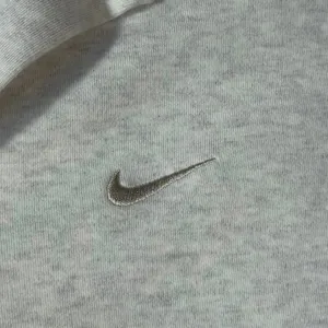 Nike Sportswear Essential Size XL Short-Sleeve Cropped Polo Heather Gray Swoosh thumbnail 4