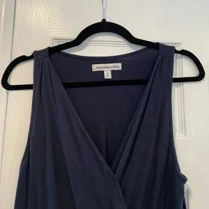 Abercrombie & Fitch Size S Navy Blue Soft Slub Knit Wrap Front Tank Top thumbnail 4