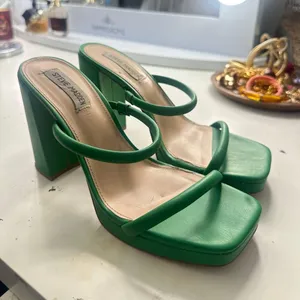 Steve Madden Green Heels thumbnail 1