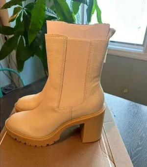 Dolce Vita Women's Ivory Leather Booties Size 10 Waterproof Chunky Heel thumbnail 1