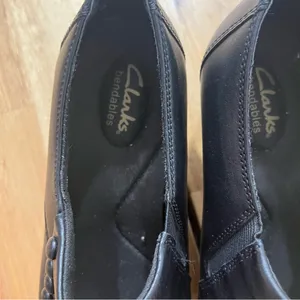 Clarks Bendables Black Leather Comfort Heels | Women’s 8M thumbnail 2