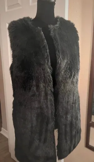 Sleeveless faux fur black vest thumbnail 1