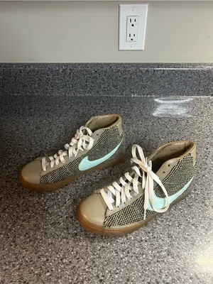 Nike Retro Vintage Blazers Women's Mid-Top Sneakers in Beige & Mint thumbnail 2