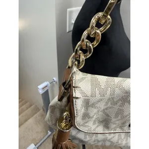 Michael Kors White Jet Set Item Signature Medium Tassel Flip Top Shoulder Bag thumbnail 5