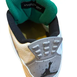 Air Jordan 4 Retro Rasta AQ9129 100 Womens Size 10 White Lucid Green Black thumbnail 8