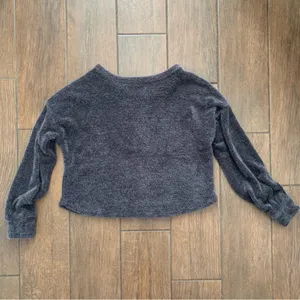 Hollister Cropped Fuzzy Henley Long Sleeve Minimalist Top Gray Size XS thumbnail 6