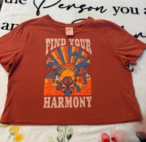Self Esteem Boho-style retro graphic crop top featuring the text "Find Your Harmony" Size L thumbnail 1