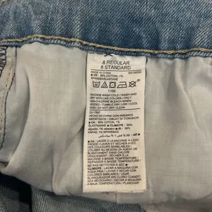 Old navy women’s distressed boyfriends Jean short size 8. thumbnail 7