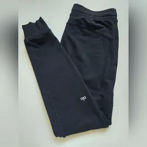 Alo Yoga Women’s Urban Moto Sweatpant, M, Black thumbnail 7