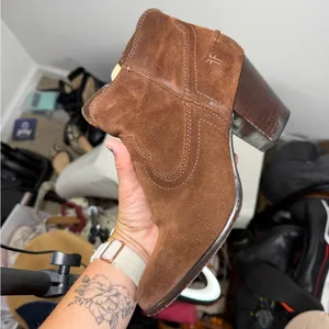 FRYE Renee Seam Short Boot , Brown Suede, Womens Size 7.5 M thumbnail 14
